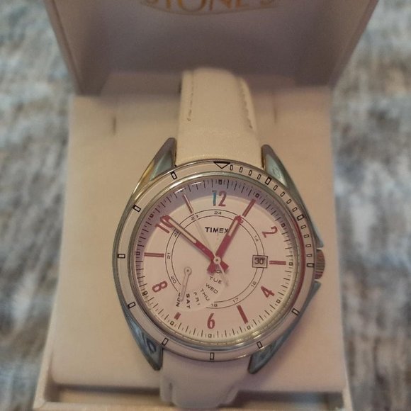 Timex white/silver face watch with day/date - Picture 2 of 5